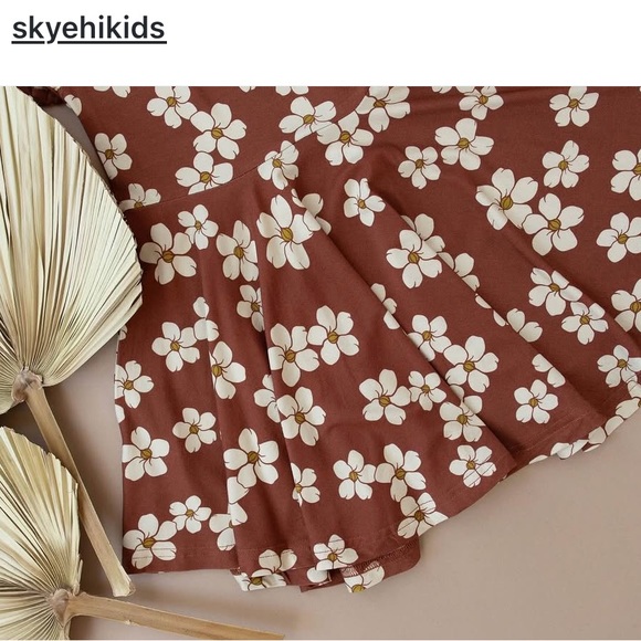 Floral Patterned Crop Top in Cream and Brown - Picture 3 of 3